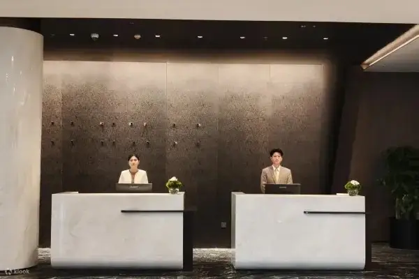 酒店大堂前台展示图